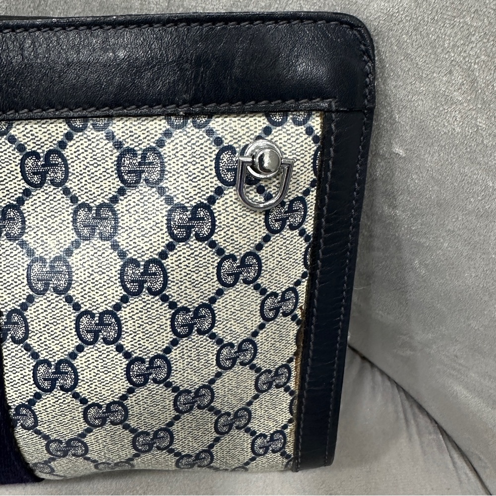Authentic Gucci Signature blue clutch with added D-rings. Preowned - Picture 4 of 11